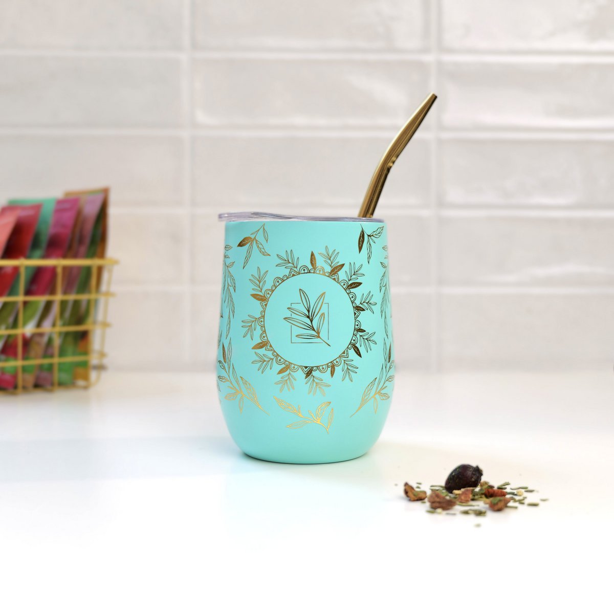 Botanical isolated calabash and its bombilla