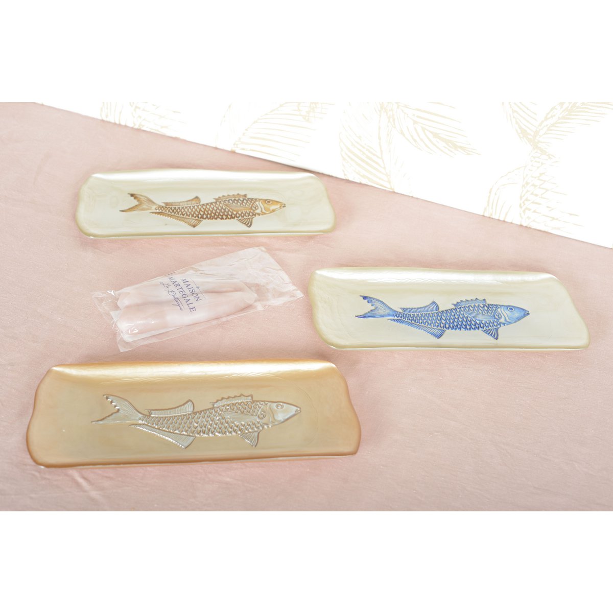 Rectangular caramel bowl with silver fish 31.7 x 12.7 cm