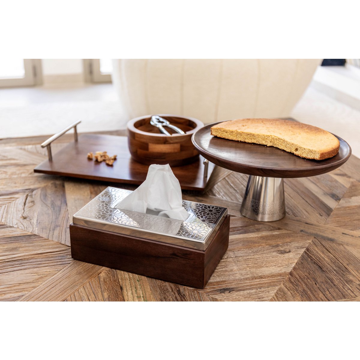 Wooden cake tin on a silver metal stand, 30 x 30 x 14.5 cm