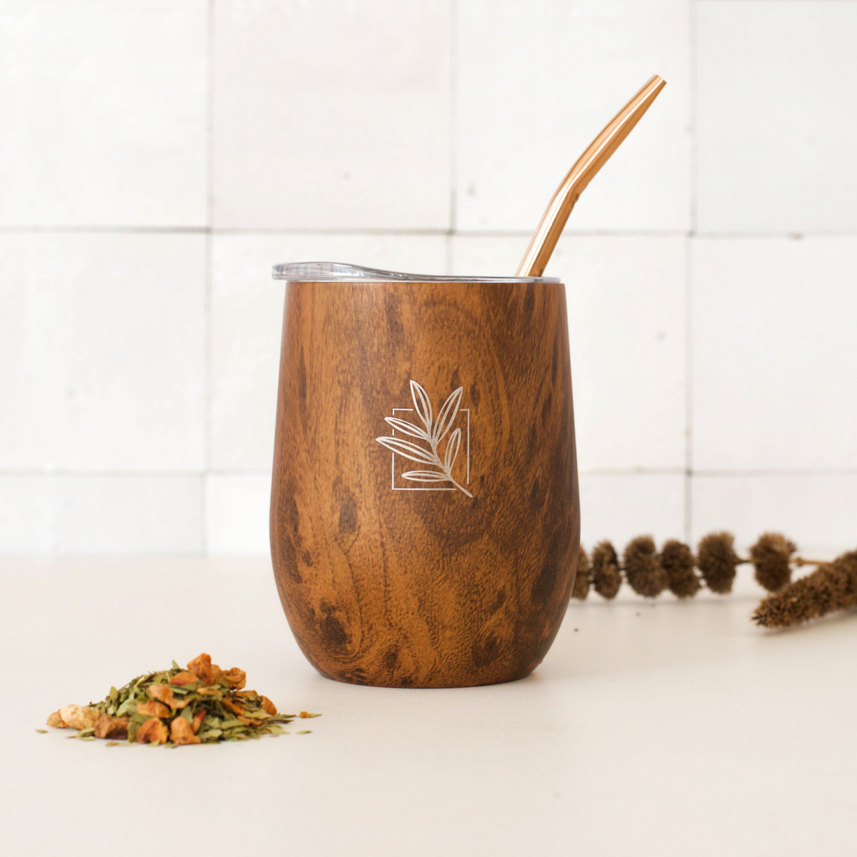 Isolated calabash wood effect and its bombilla