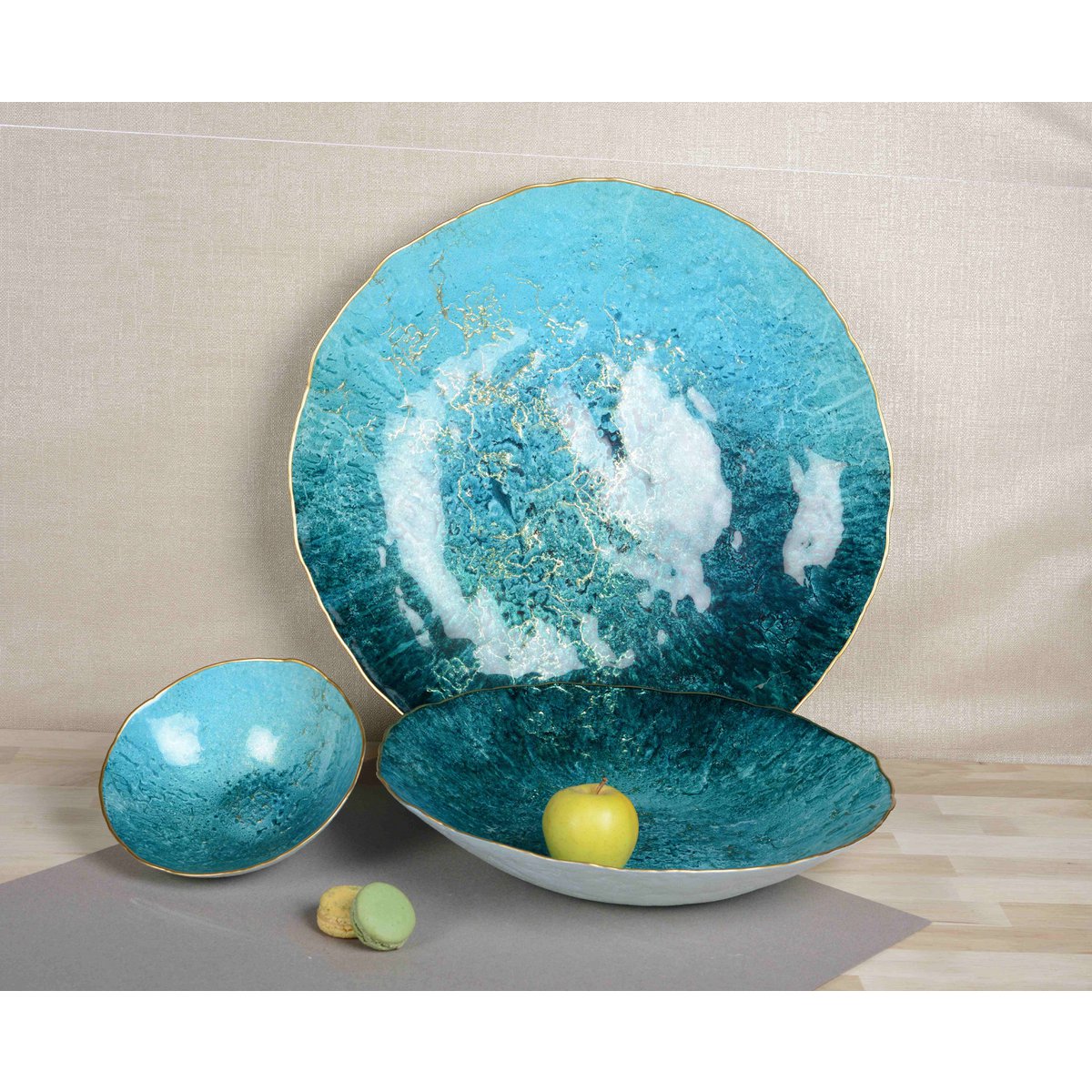 Turquoise bowl with dore edge 20 cm