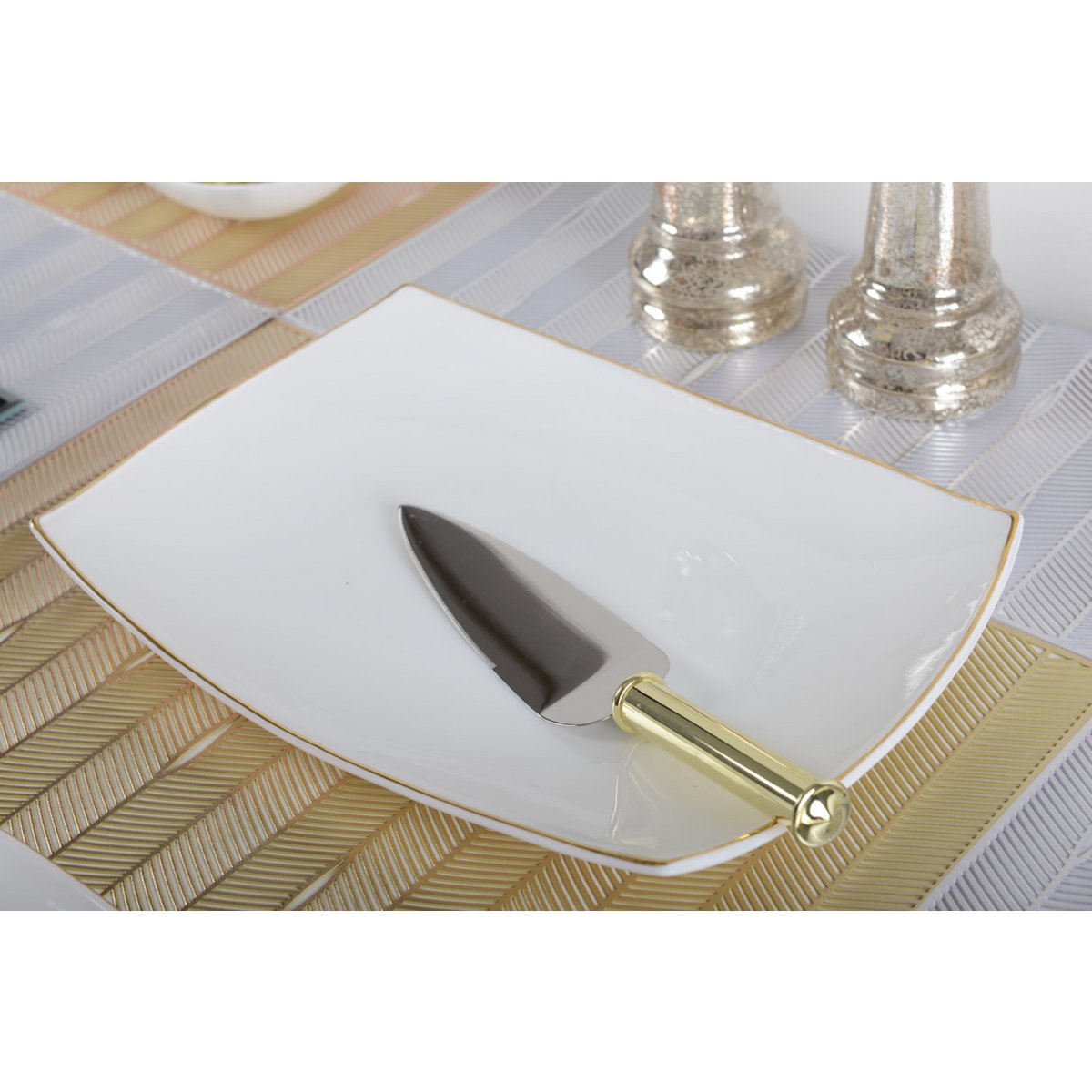RECTANGULAR PLATES WITH GOLDEN RIM 35X25 CM
