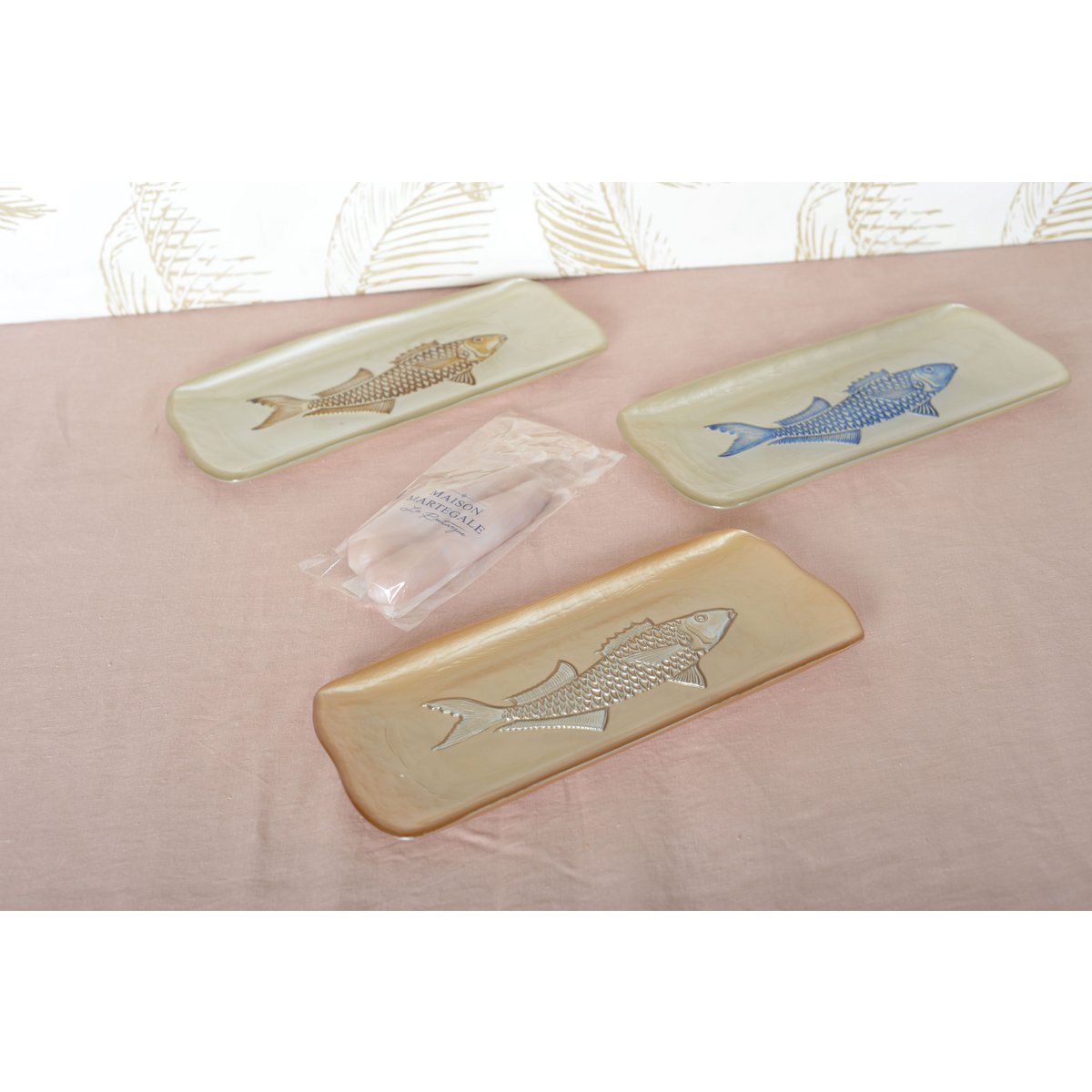 Rectangular caramel bowl with silver fish 31.7 x 12.7 cm