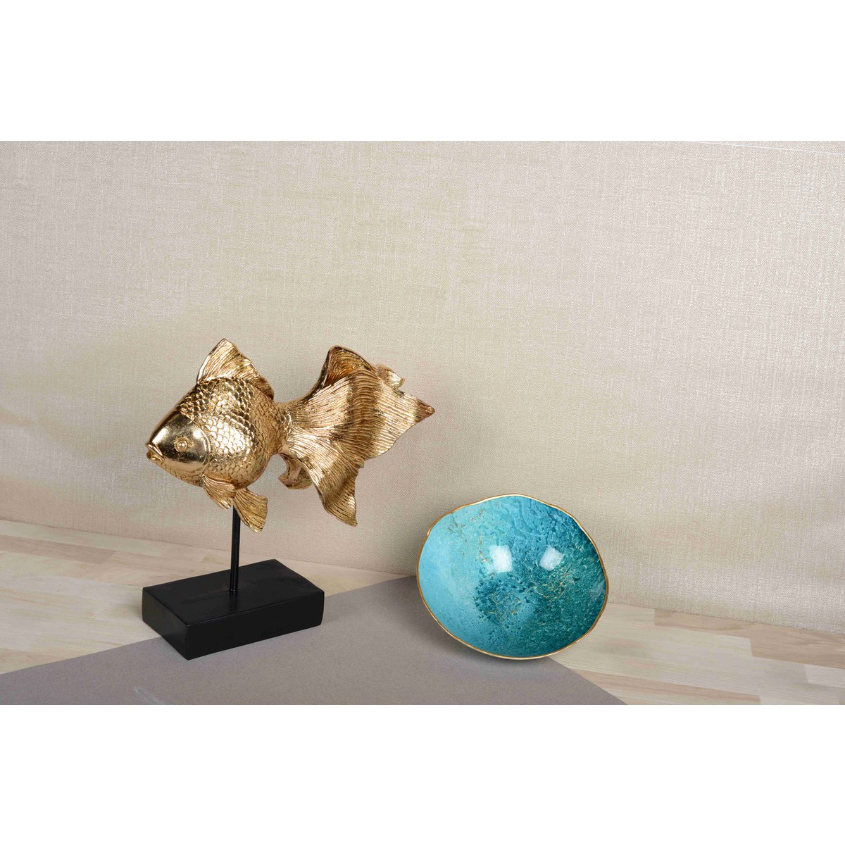 Turquoise bowl with dore edge 20 cm