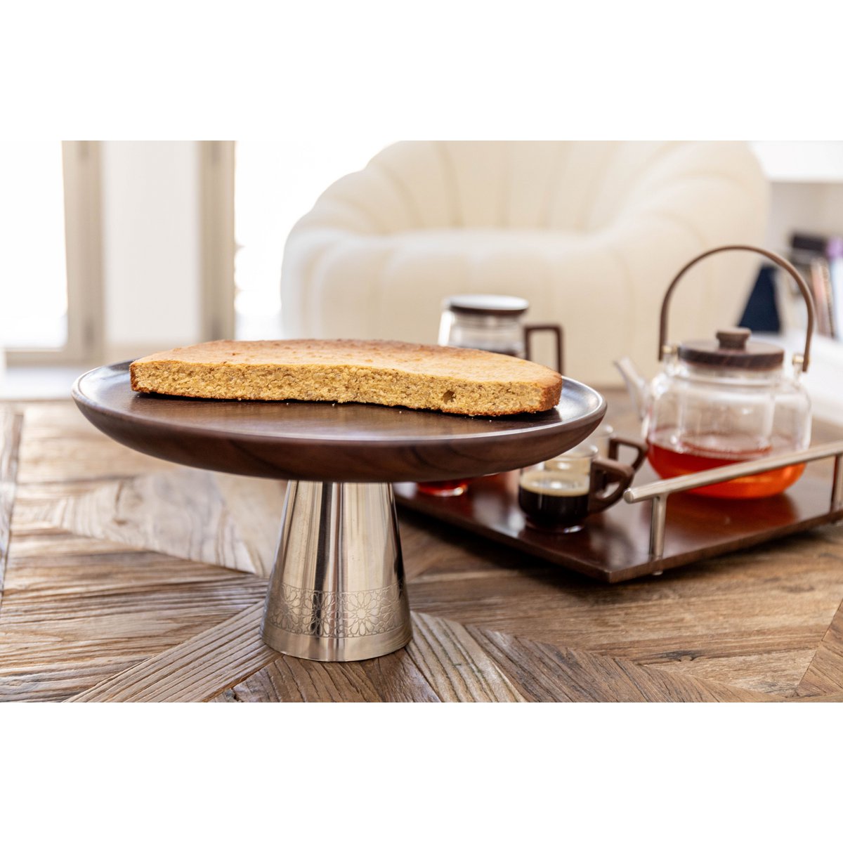 Wooden cake tin on a silver metal stand, 30 x 30 x 14.5 cm