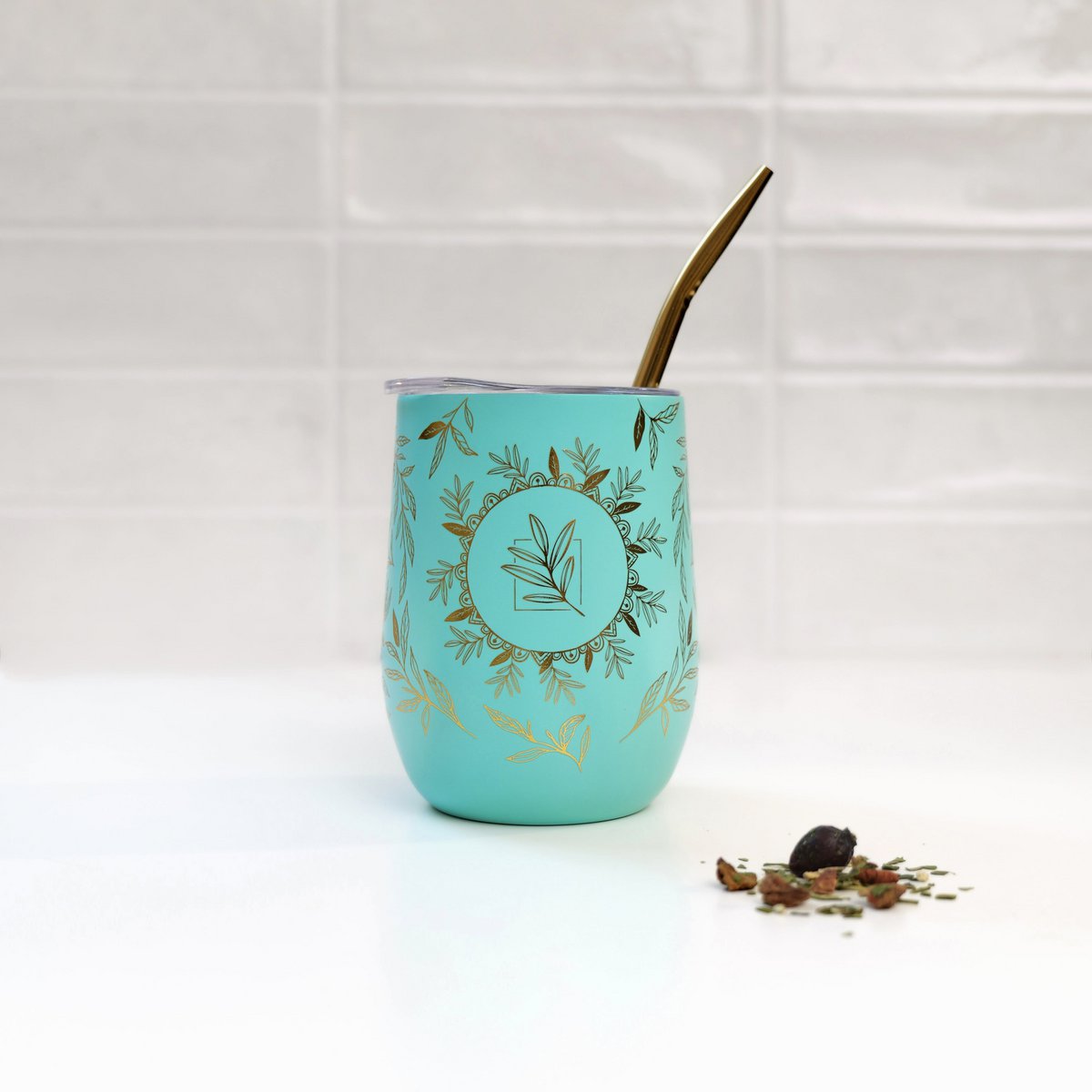 Botanical isolated calabash and its bombilla