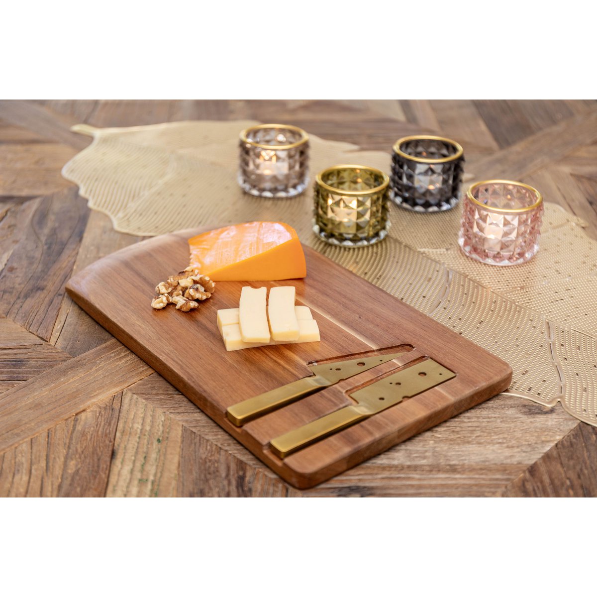 WOODEN CHEESE MOLD WITH 2 KNIVES