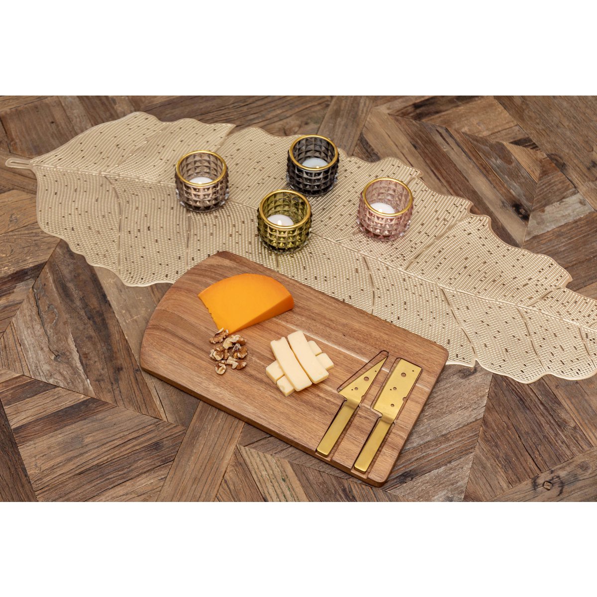 WOODEN CHEESE MOLD WITH 2 KNIVES