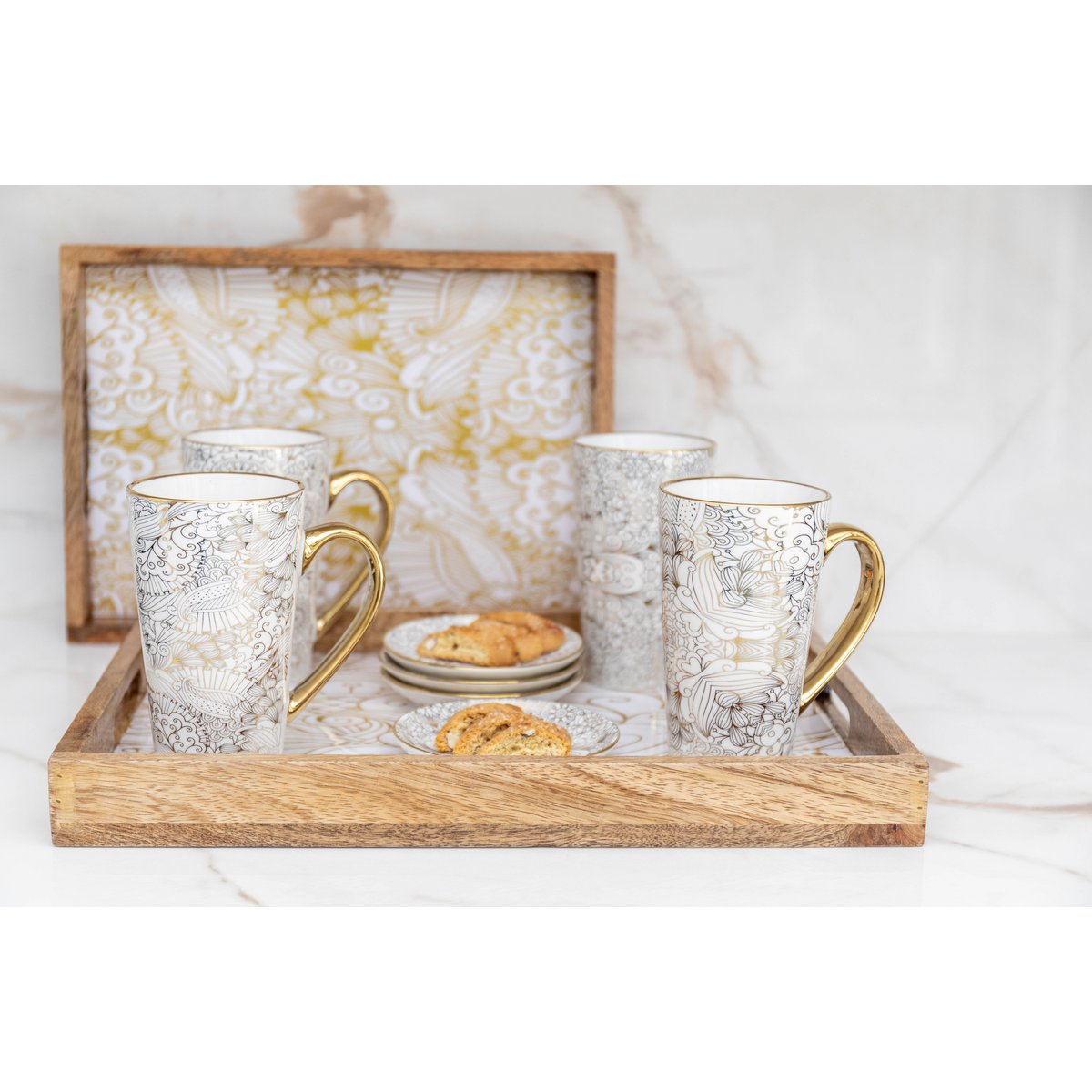 Weiße Tassen mit abstraktem Design – 4er-Set