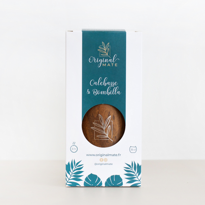 Isolated calabash wood effect and its bombilla