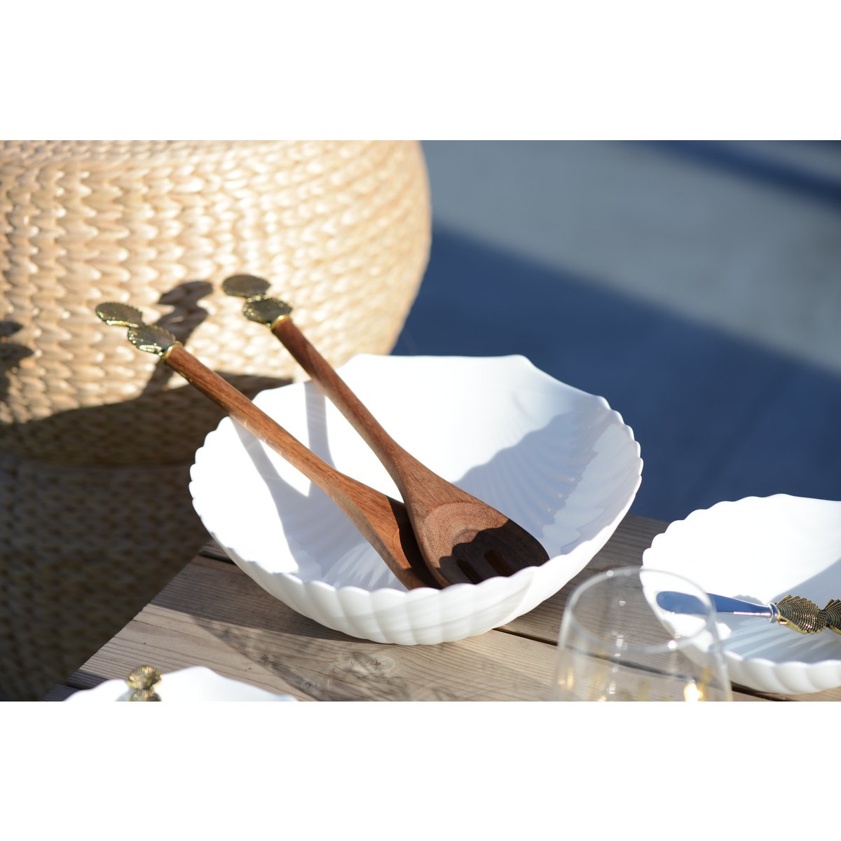 WHITE SHELL SALAT BOWL 24.3CM