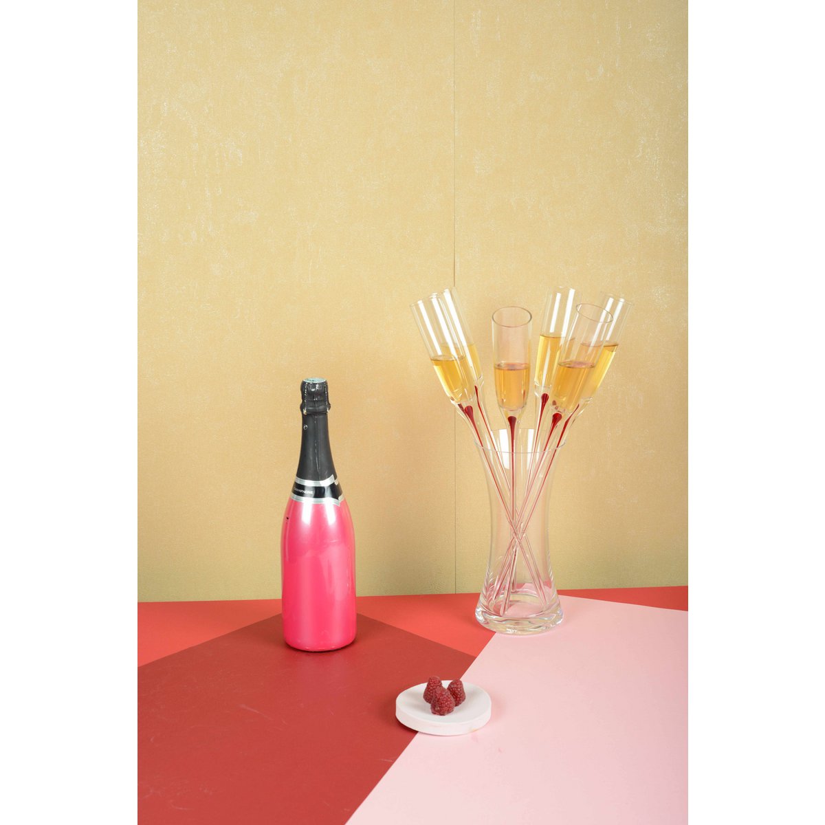 Red foot flutes with support - many 6