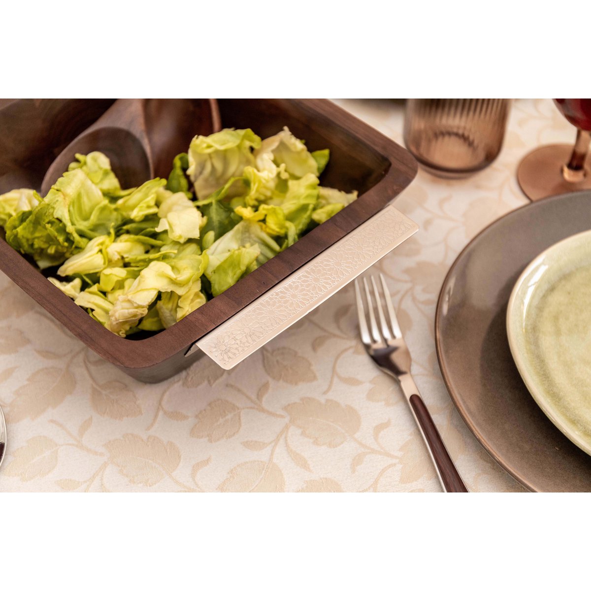 WOODEN SALAD BOWL WITH SILVER HANDLES 25X25X8CM