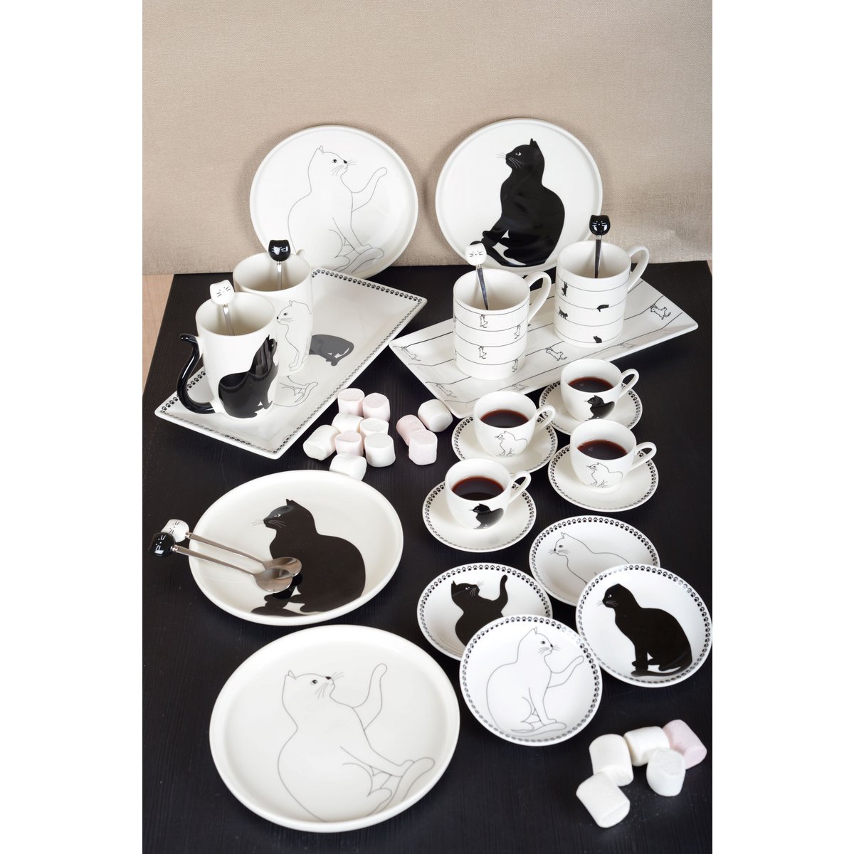 BLACK AND WHITE CAT CUPS WITH TAIL-SHAPED HANDLE – SET OF 2