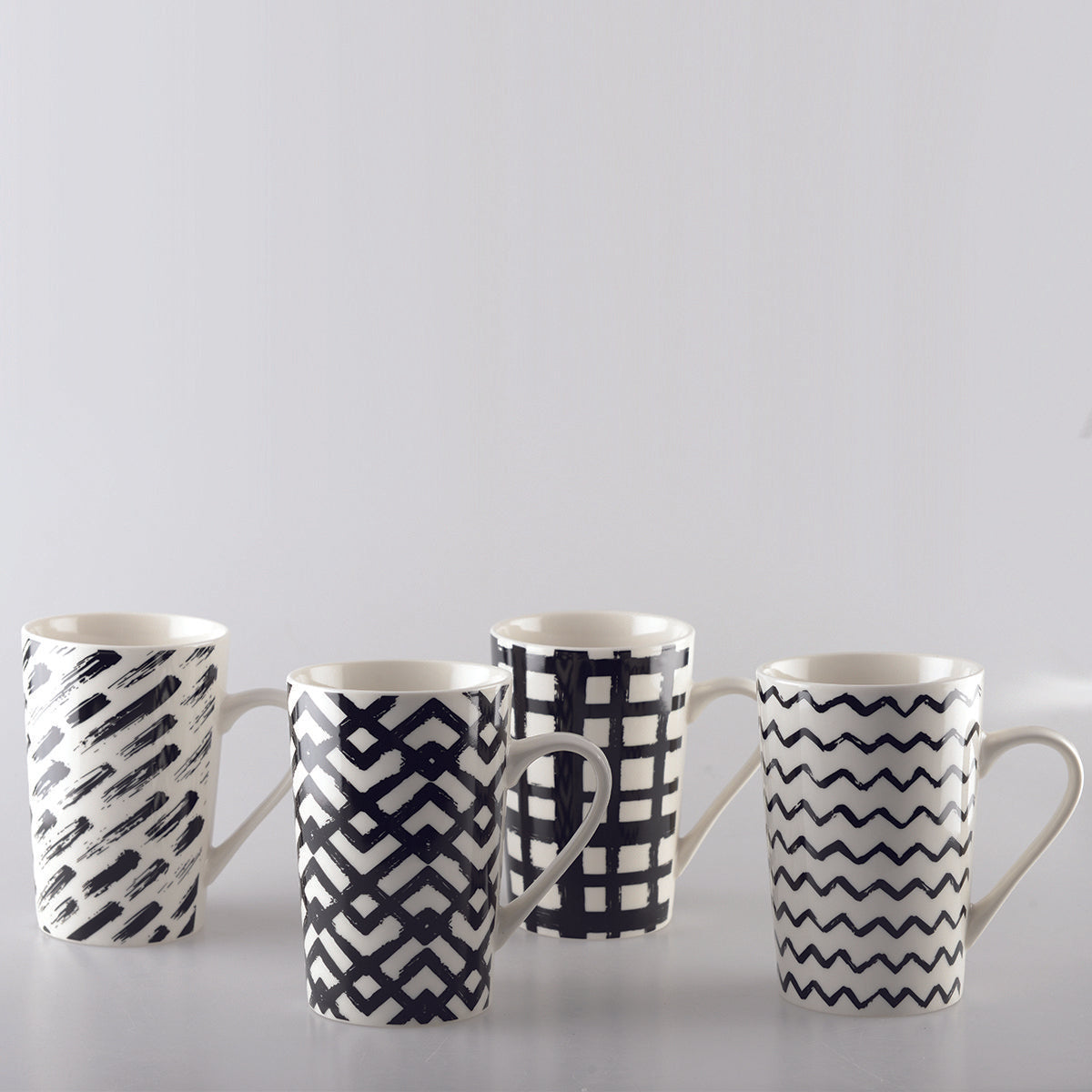 SET OF 4 CUPS 450ML BLACK &amp; WHITE