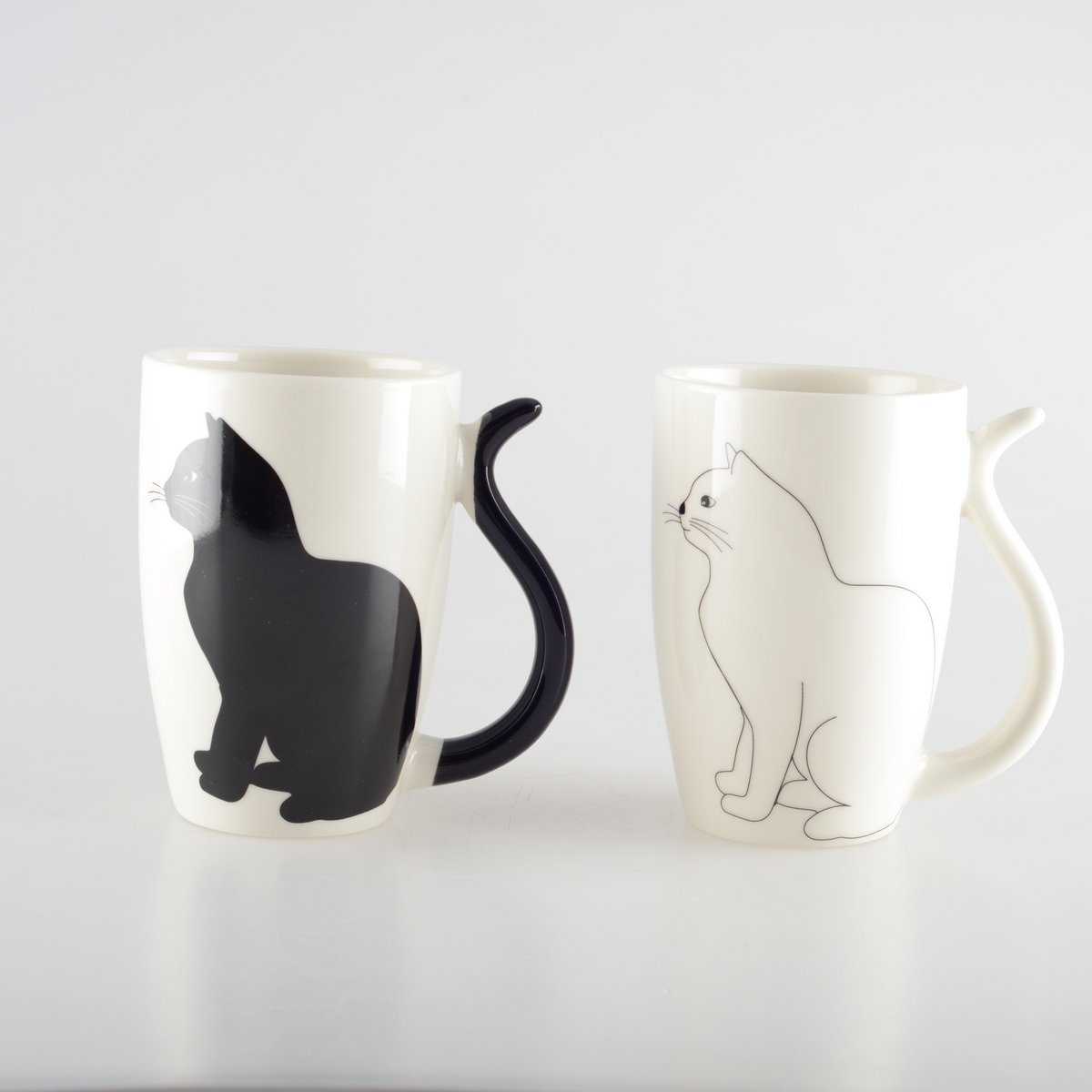 BLACK AND WHITE CAT CUPS WITH TAIL-SHAPED HANDLE – SET OF 2