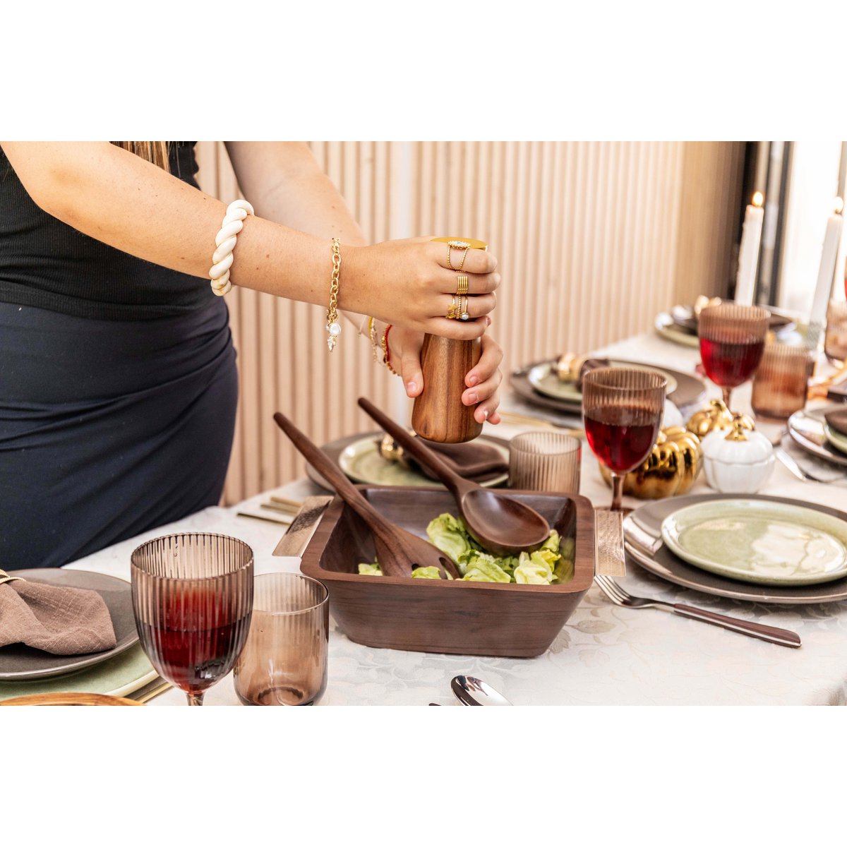 WOODEN SALAD BOWL WITH SILVER HANDLES 25X25X8CM